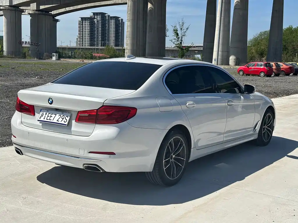 BMW 5 Series 2019 — фото 9