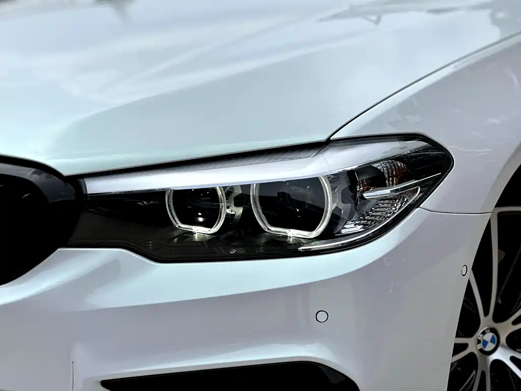 BMW 5 Series 2019 — фото 30