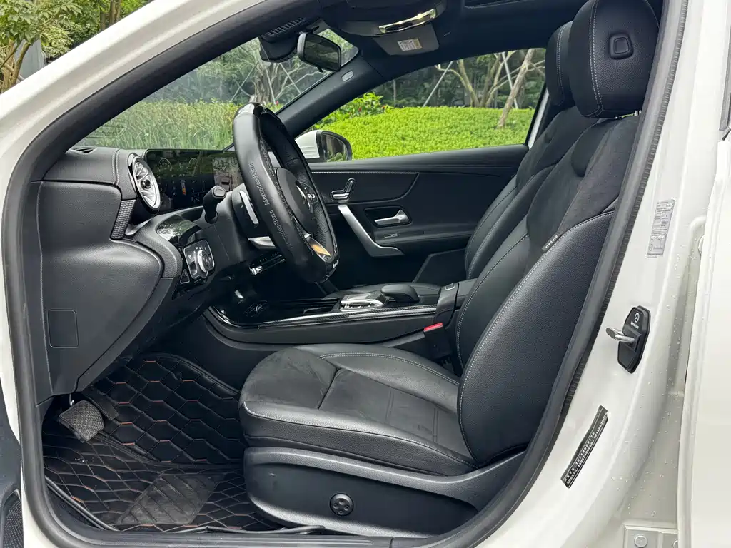Mercedes-Benz A-Class 2022 — фото 7
