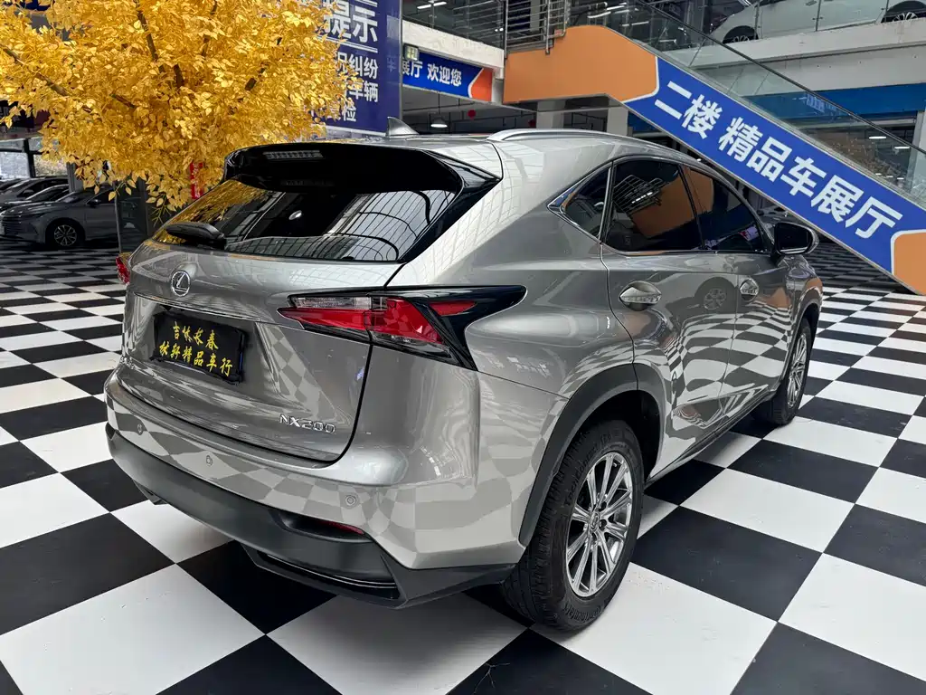 Lexus NX 2017 — фото 10