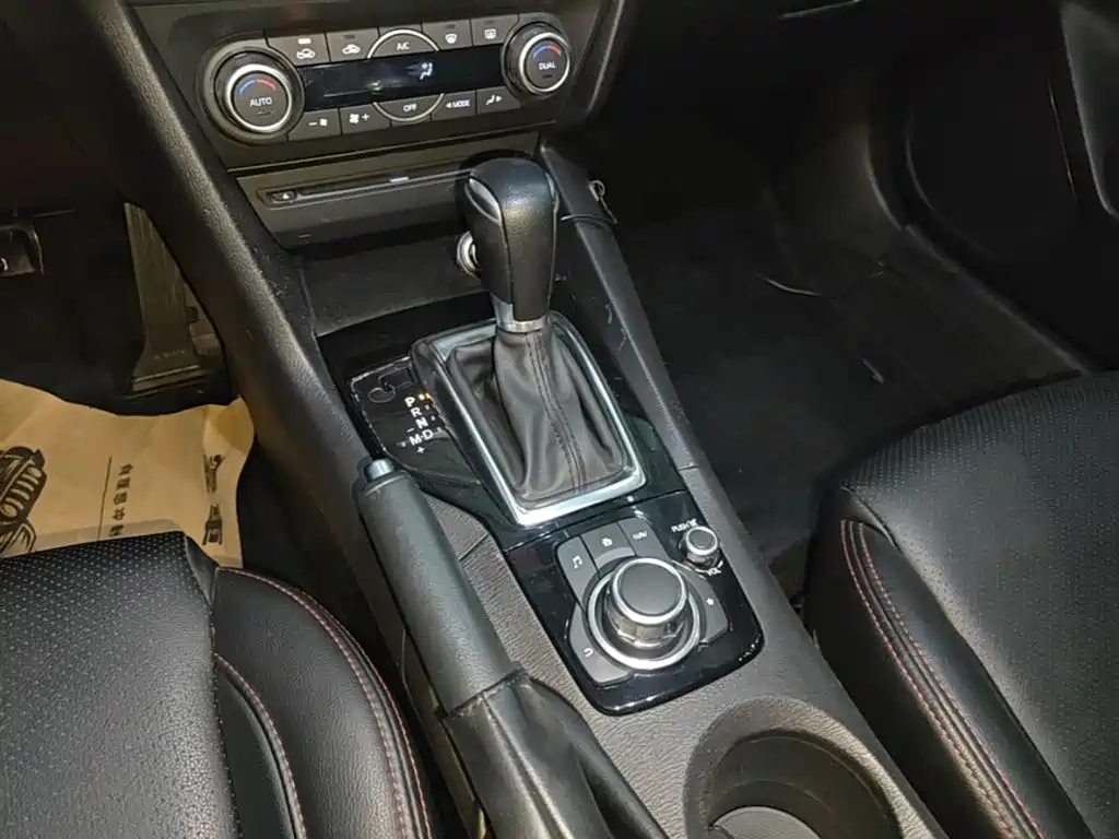 Mazda 3 Axela 2016 — фото 14