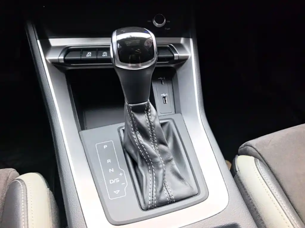 Audi Q3 2019 — фото 14
