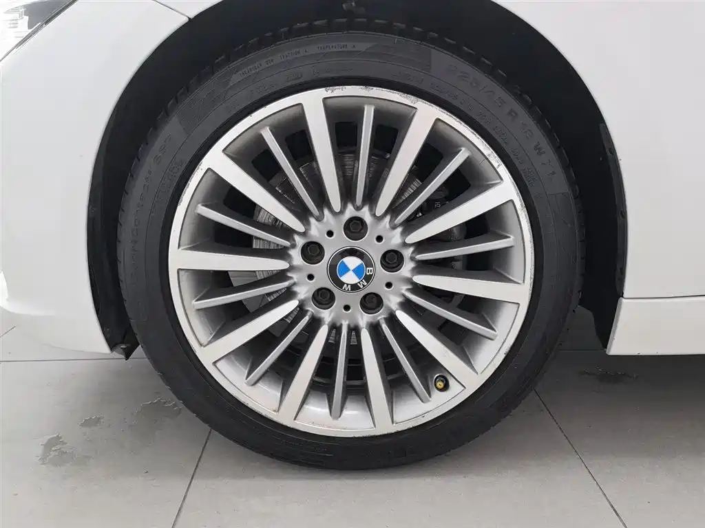 BMW 3 Series 2019 — фото 17