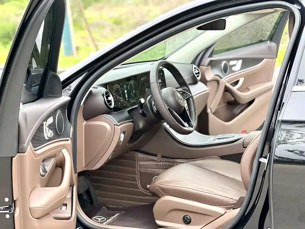 Mercedes-Benz E-Class 2023 — фото 7