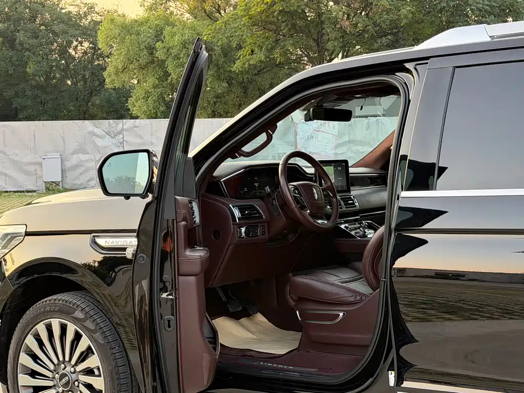 Lincoln Navigator 2020 — фото 8