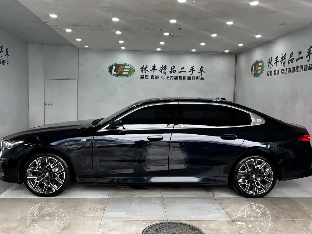 BMW 5 Series 2025