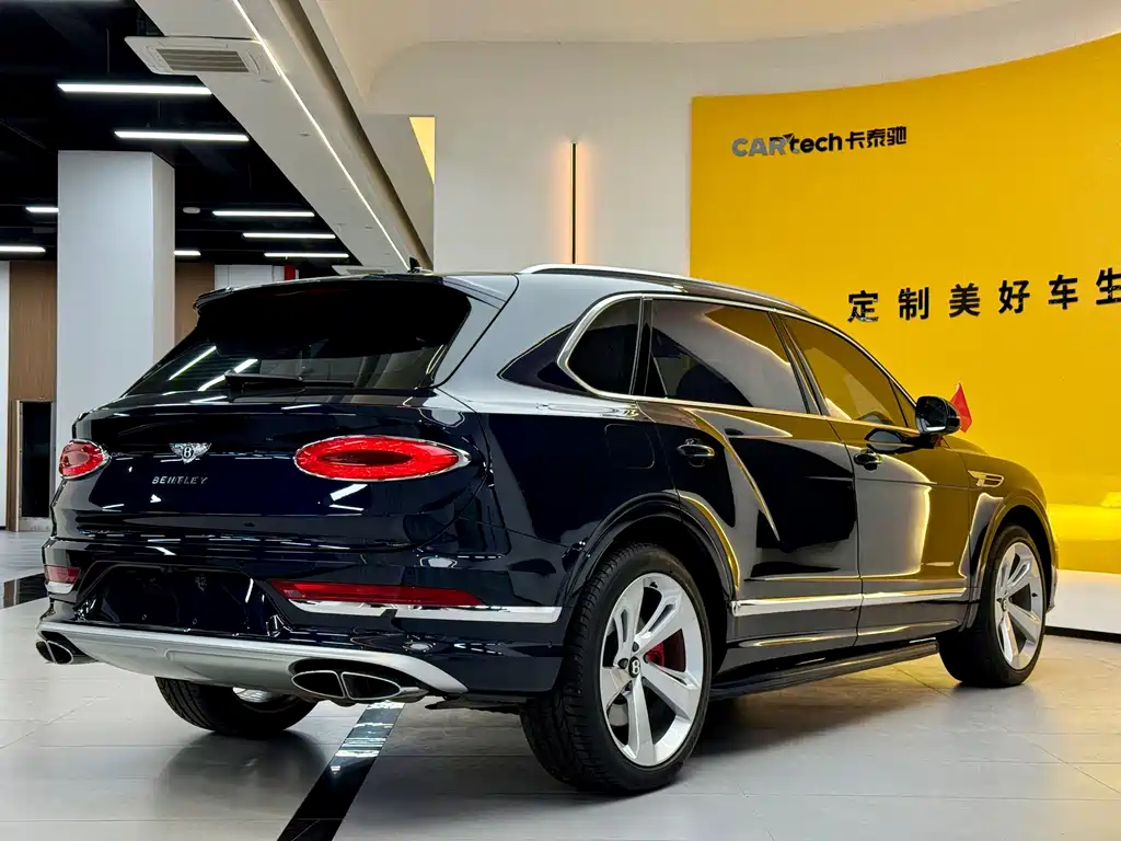 Bentley Bentayga 2023 — фото 18