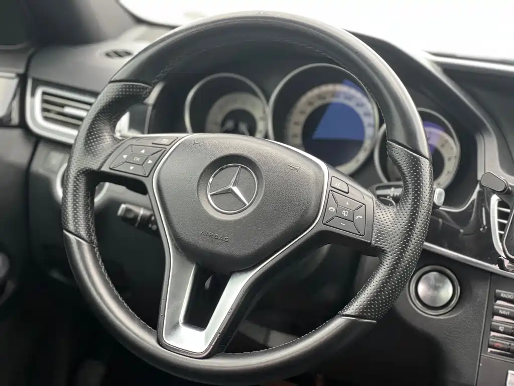 Mercedes-Benz E-Class 2014 — фото 12