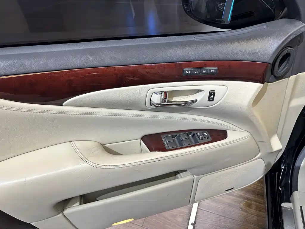 Lexus LS 2012 — фото 11