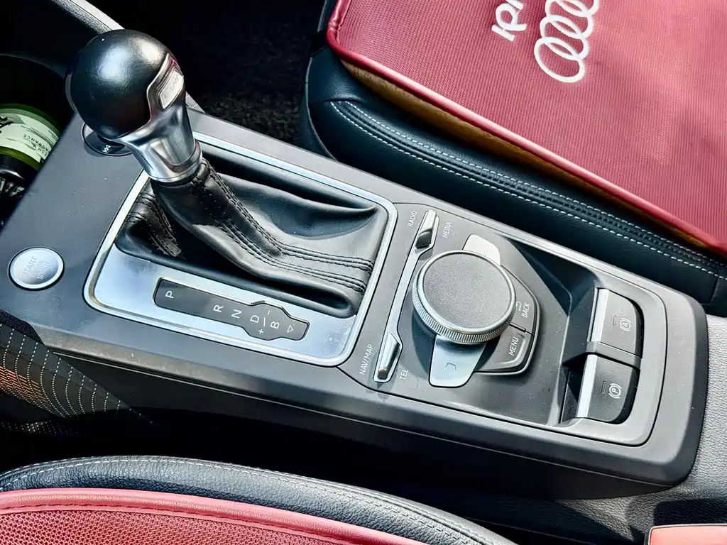 Audi Q2L E-Tron 2020 — фото 14
