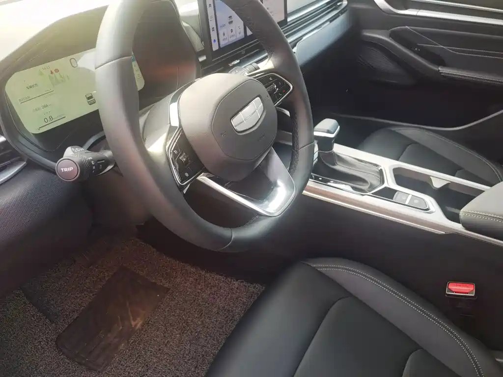 Geely Emgrand 2025