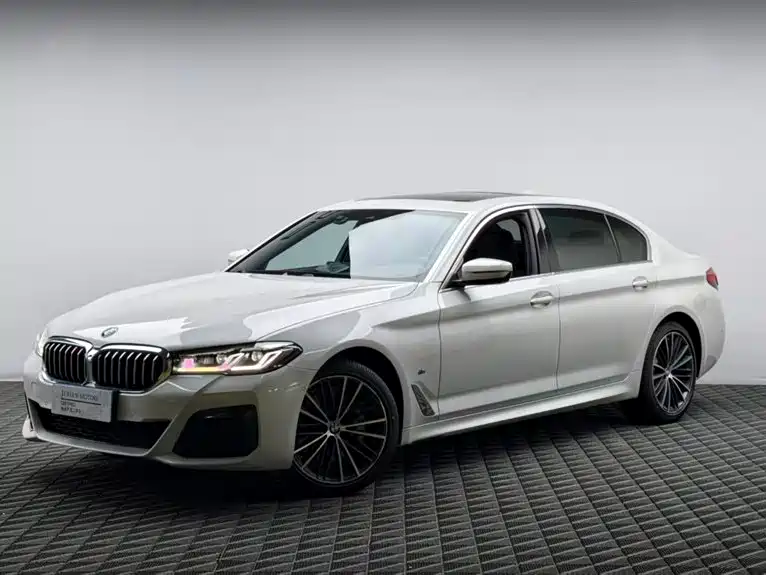 BMW 5 Series 2021 — фото 1