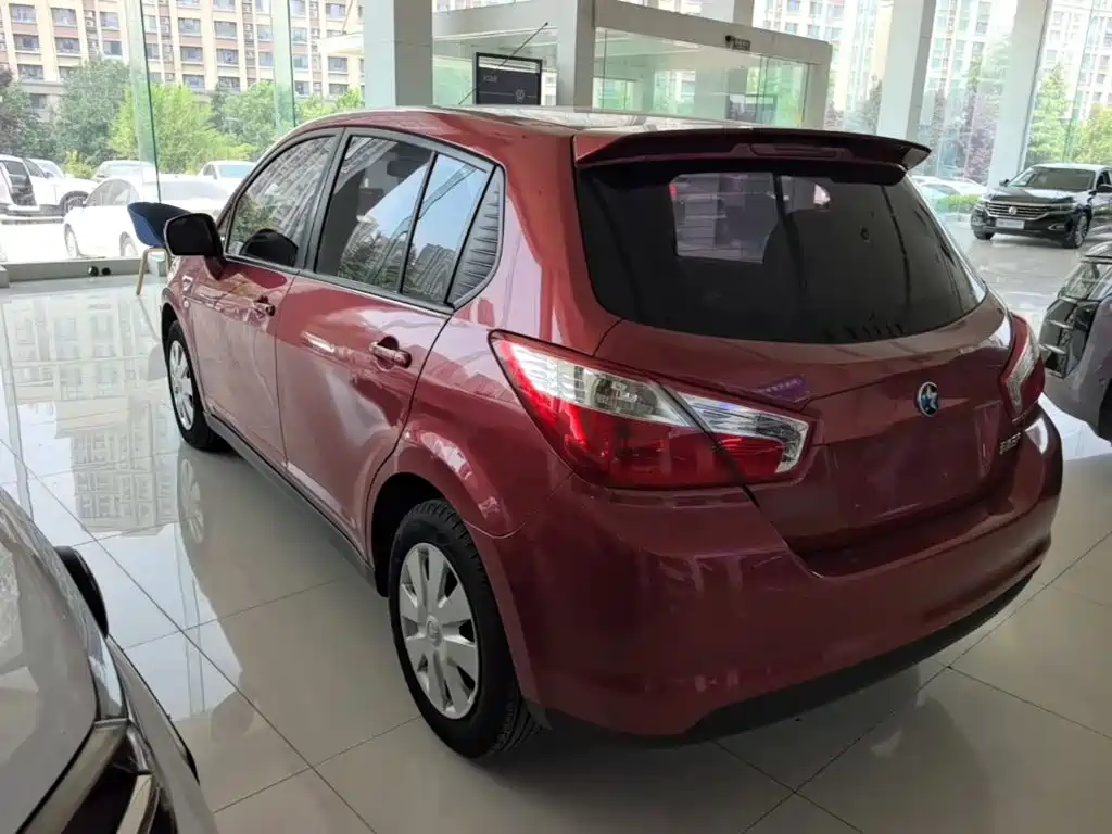 Venucia R50 2016