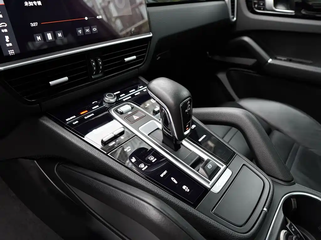 Porsche Cayenne 2018 — фото 23