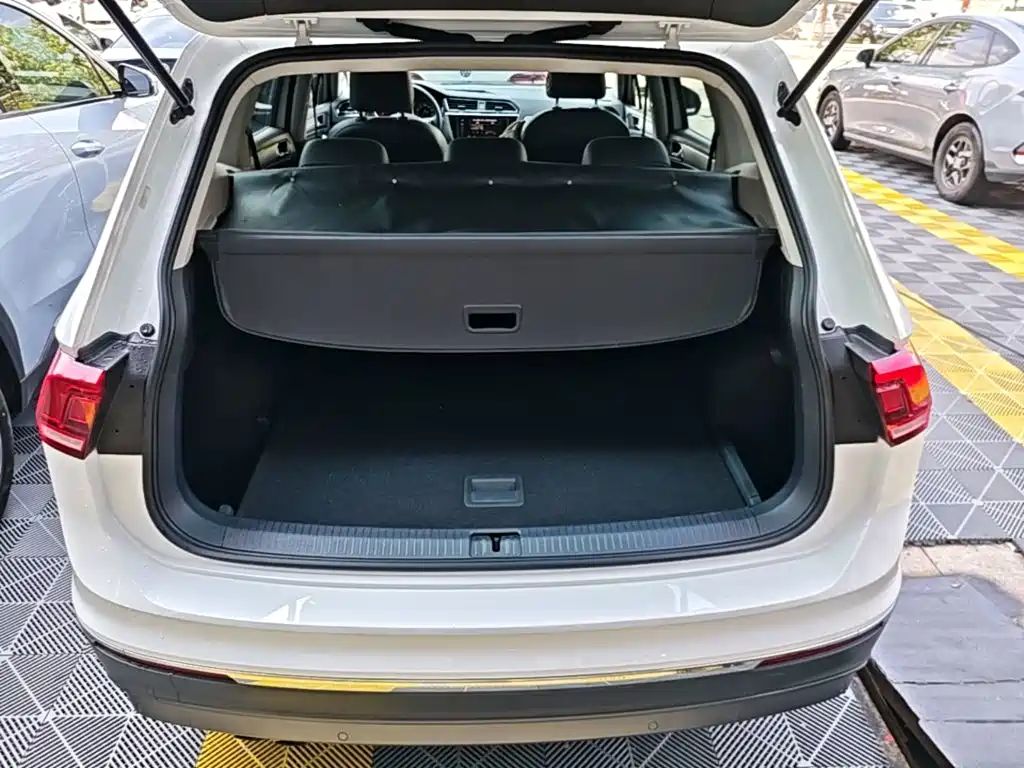 Volkswagen Tiguan L 2020 — фото 19