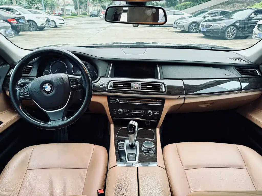 BMW 7 Series 2015 — фото 31