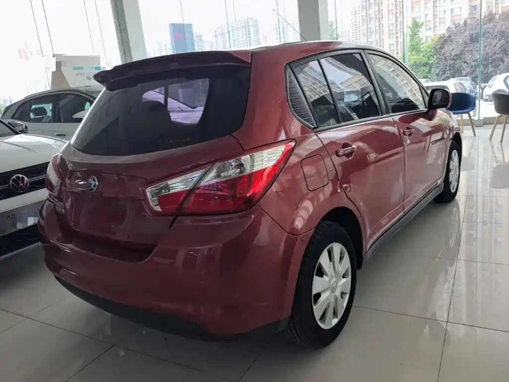 Venucia R50 2016