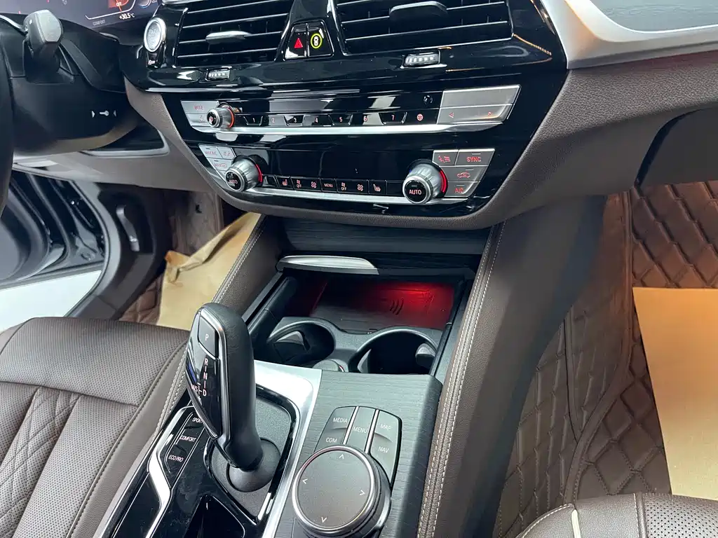 BMW 5 Series 2022 — фото 15