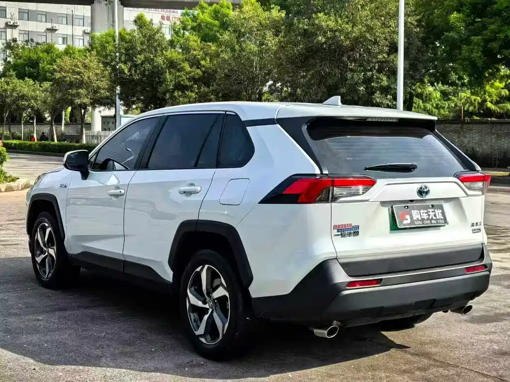 Toyota RAV4 2023 — фото 7