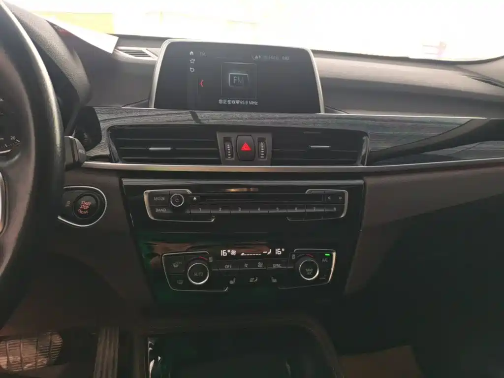 BMW X1 2018 — фото 9