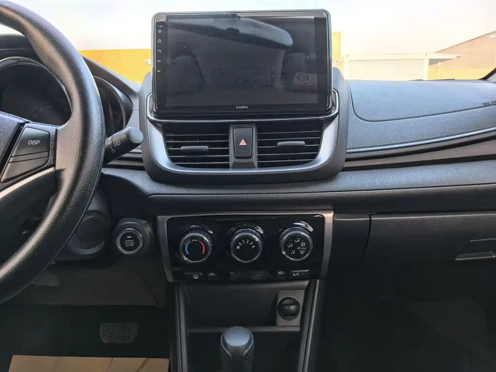 Toyota Yaris L 2023 — фото 7