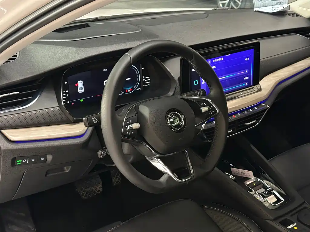 Skoda Octavia 2023 — фото 13