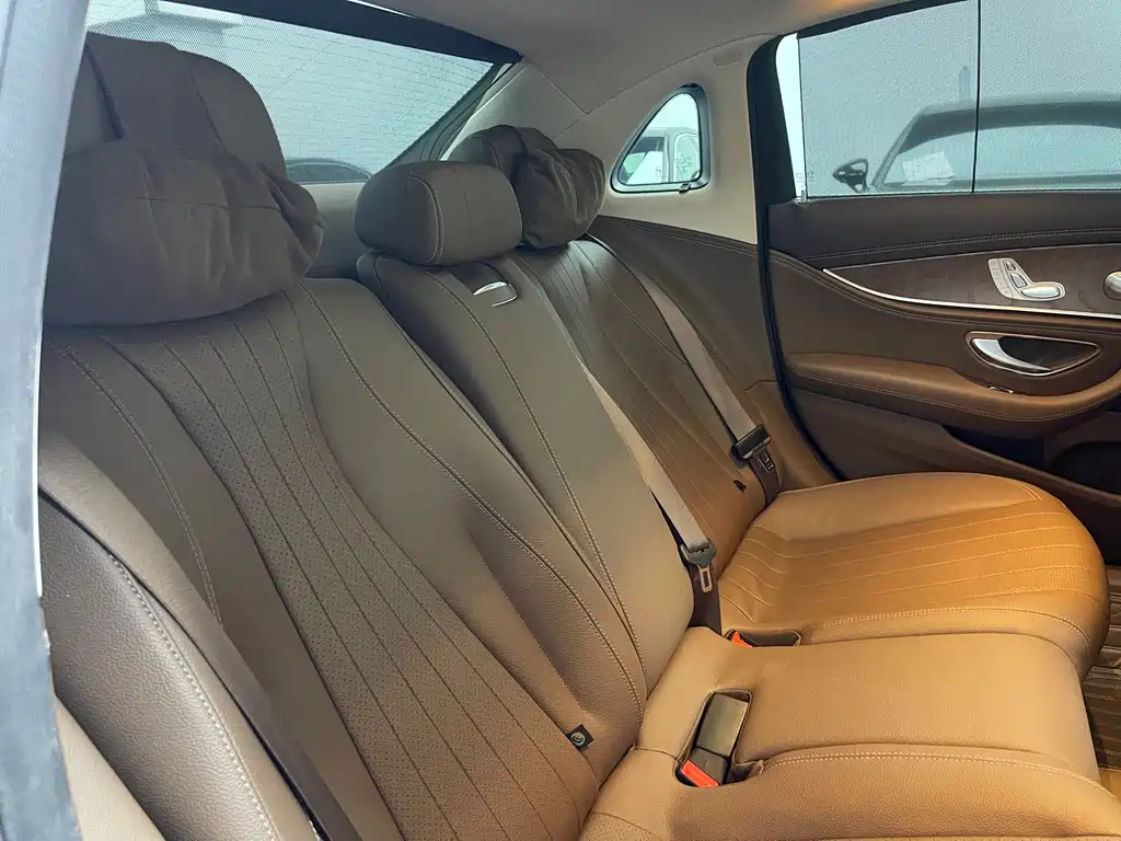 Mercedes-Benz E-Class 2023 — фото 10