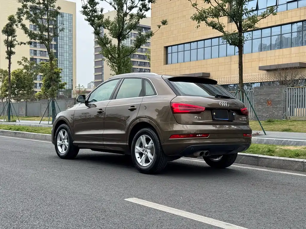 Audi Q3 2016 — фото 12
