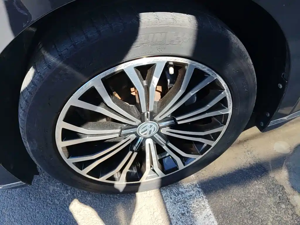 Volkswagen Phideon 2018 — фото 25