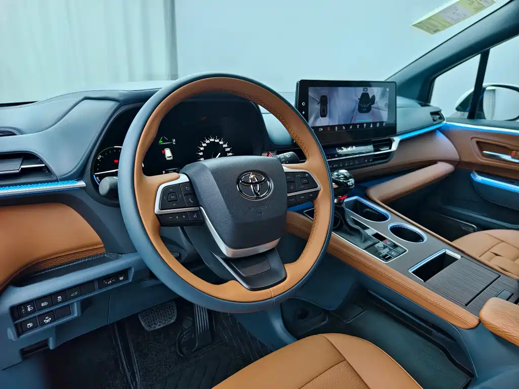 Toyota Granvia — фото 12