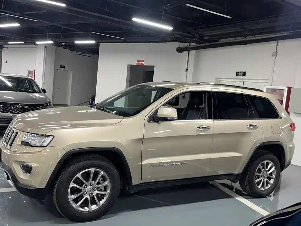 Jeep Grand Cherokee 2015 — фото 7