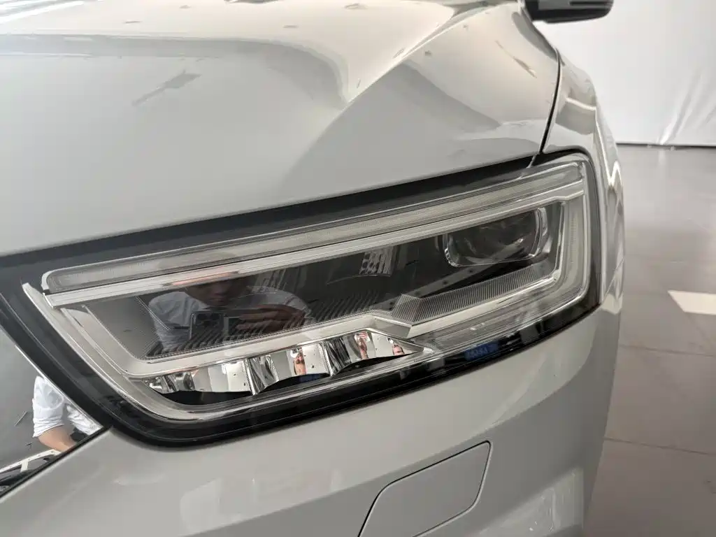 Audi Q3 2019 — фото 12
