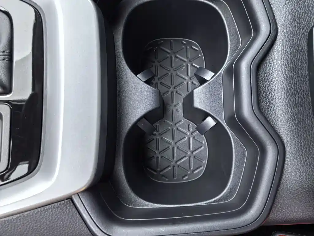 Toyota RAV4 2025 — фото 16