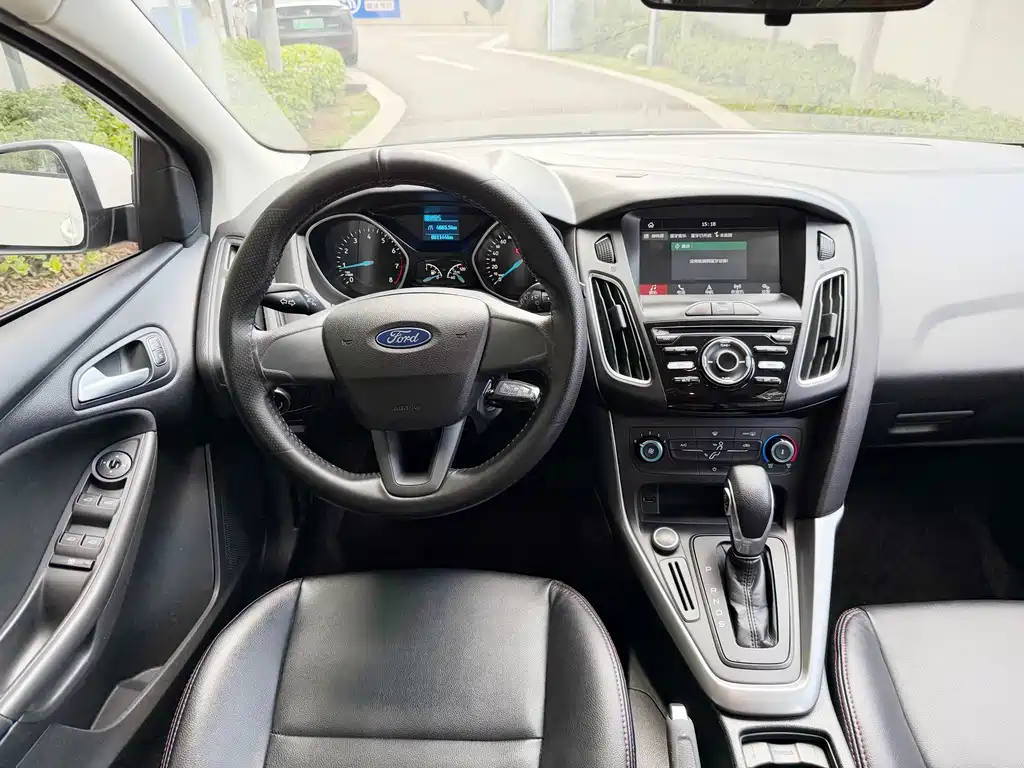 Ford Focus 2018 — фото 8