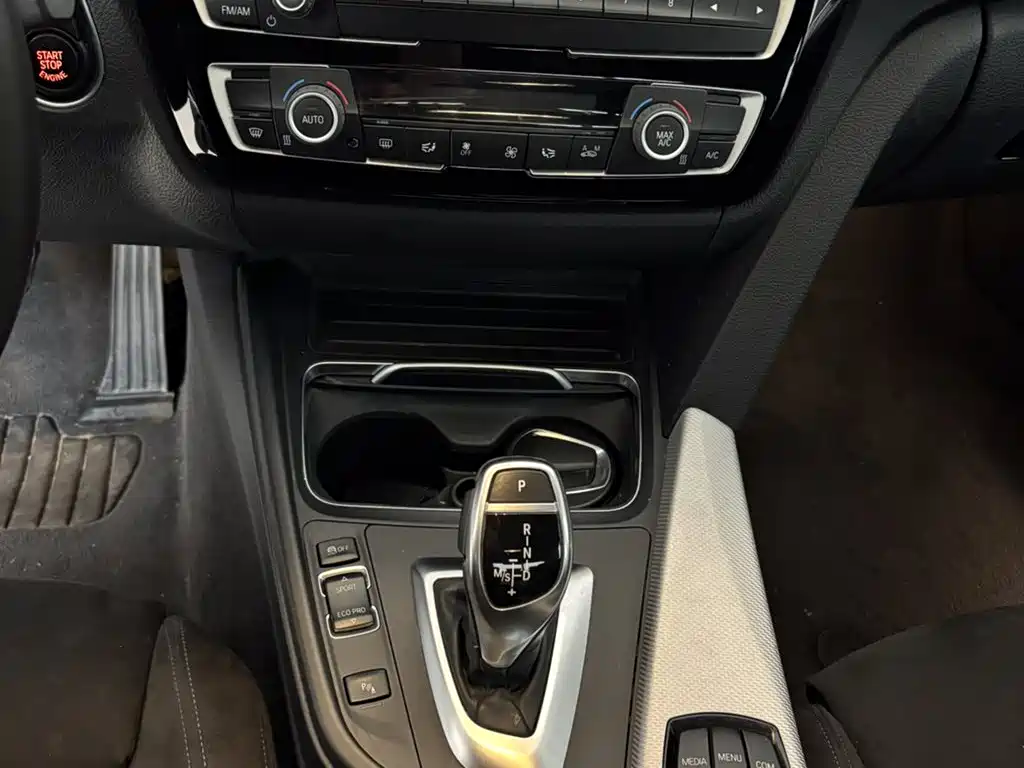 BMW 3 Series 2018 — фото 11