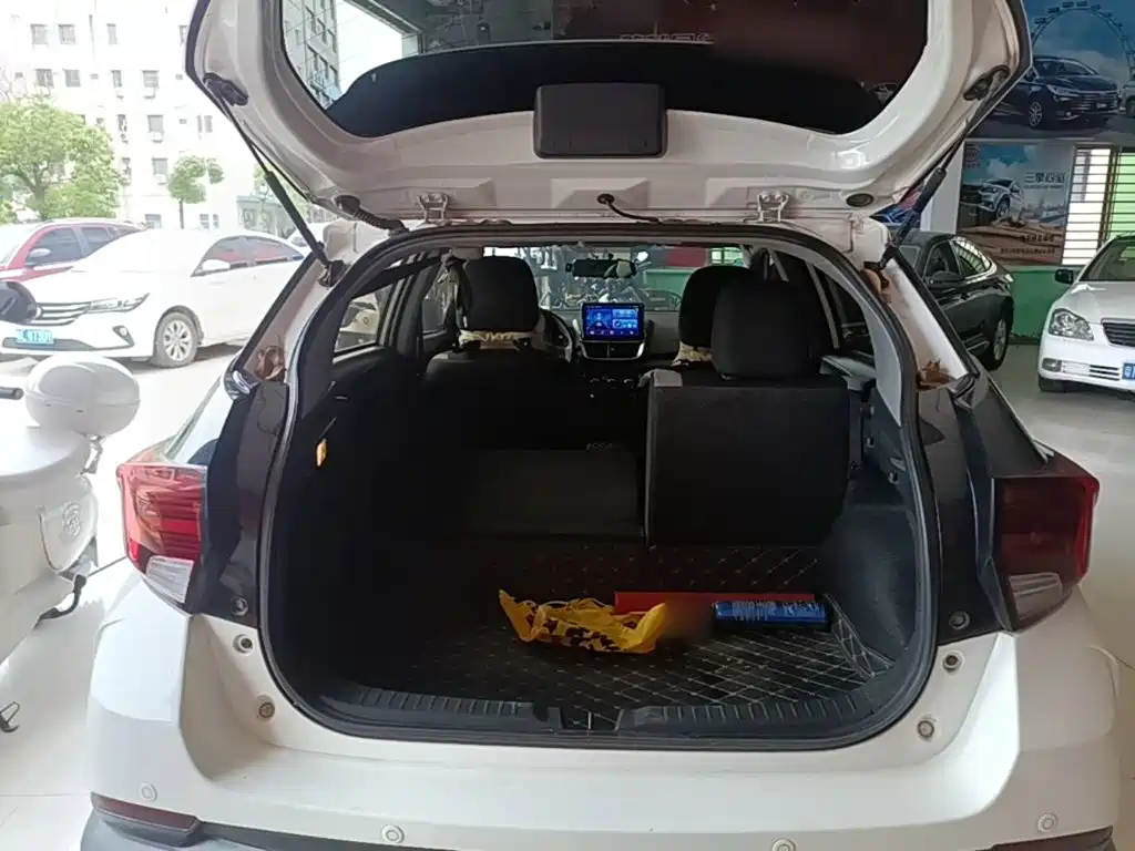 Toyota Yaris L 2020 — фото 19