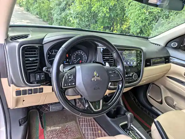 Mitsubishi Outlander 2016
