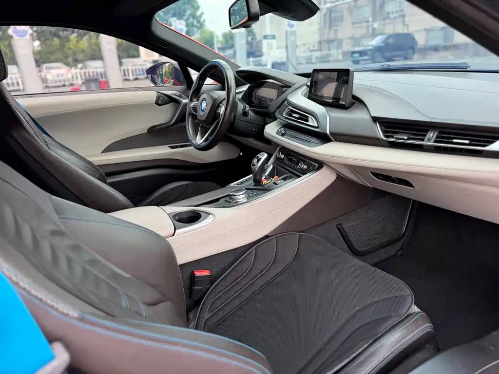 BMW i8 2017 — фото 8