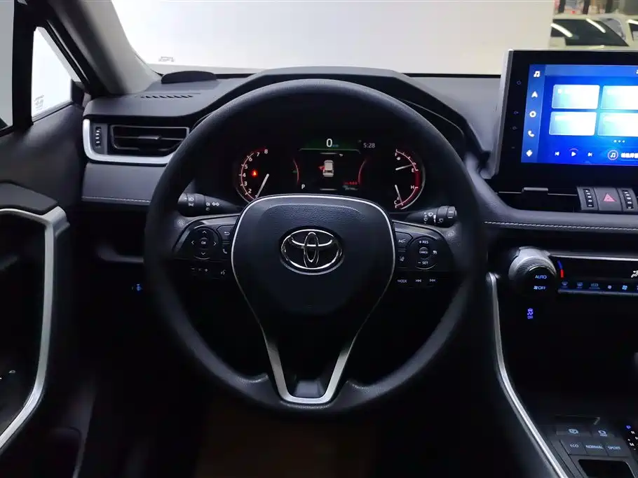 Toyota RAV4 2021 — фото 15