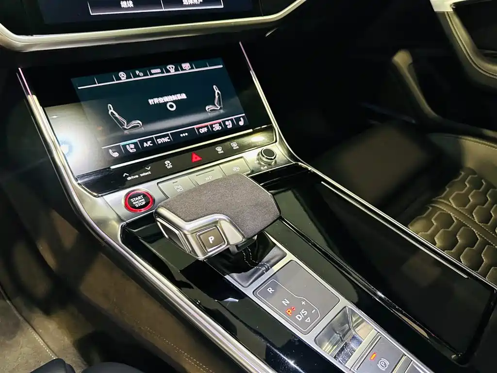 Audi RS 6 2021 — фото 11