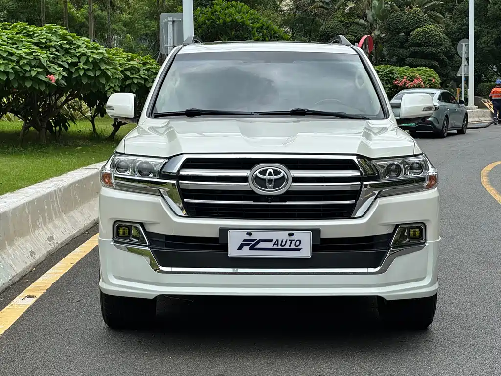 Toyota Land Cruiser 2018 — фото 2