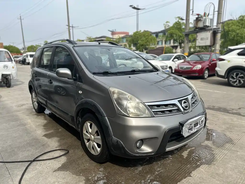 Nissan Livina 2010
