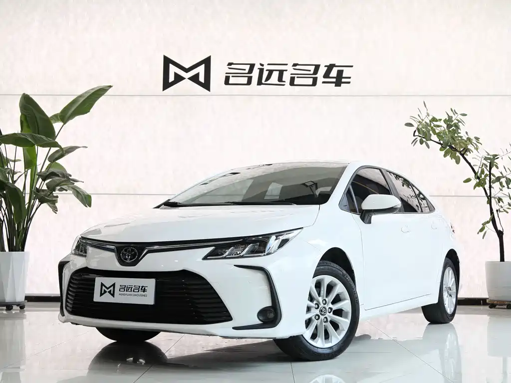 Toyota Corolla 2023 — фото 1