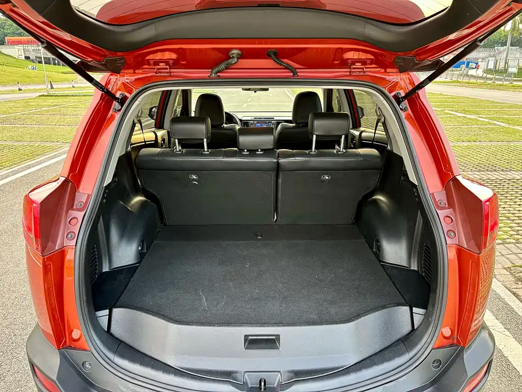 Toyota RAV4 2014 — фото 19