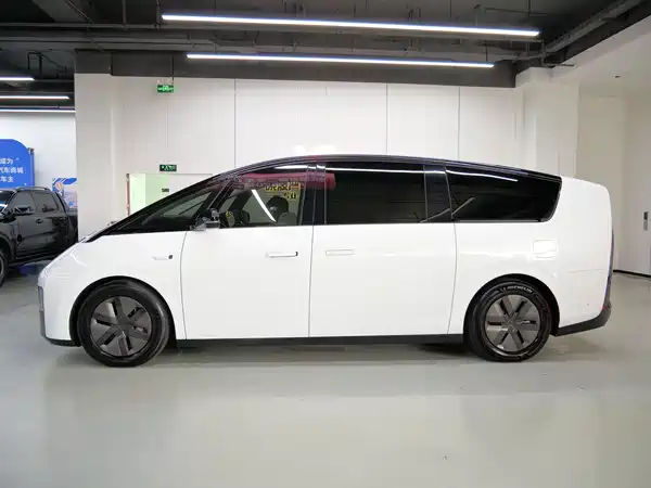 Li Auto MEGA 2025