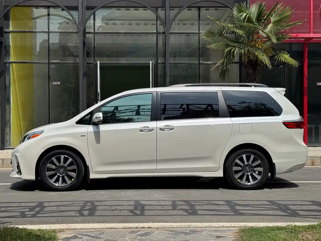 Toyota Sienna 2019 — фото 38