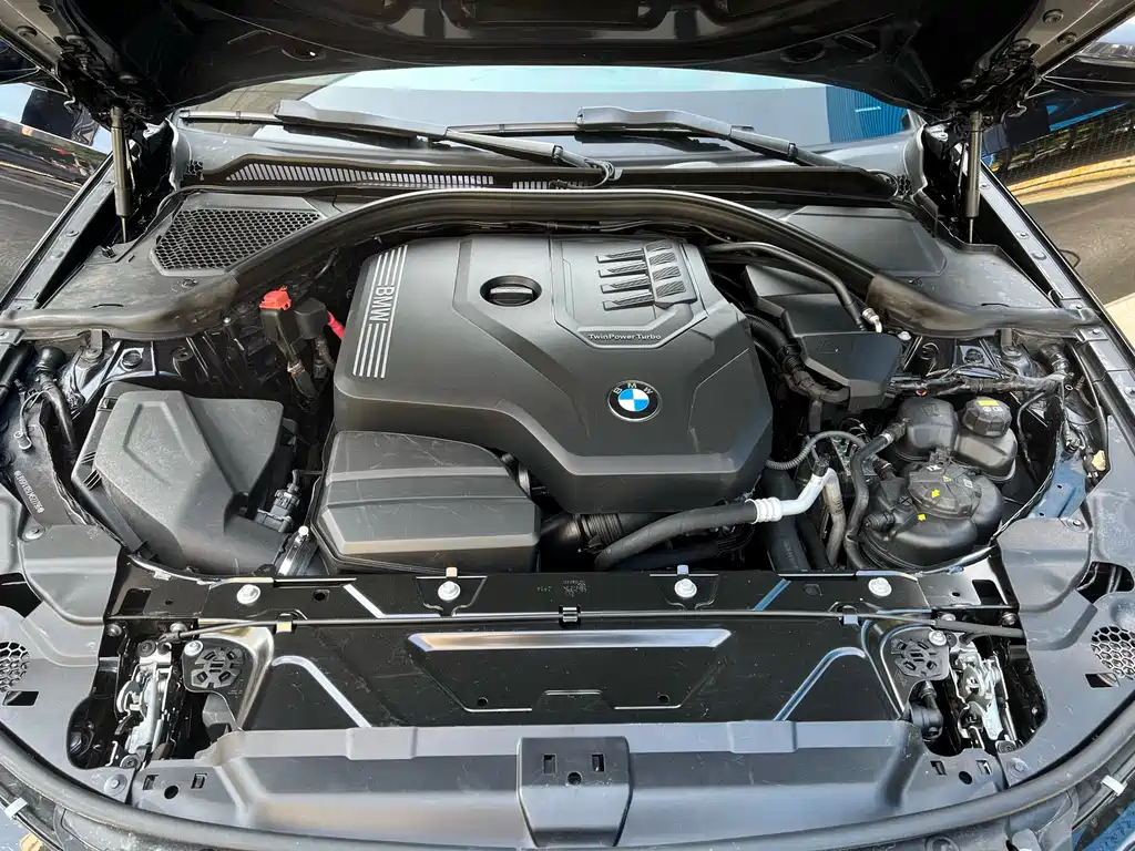 BMW 3 Series 2019 — фото 19
