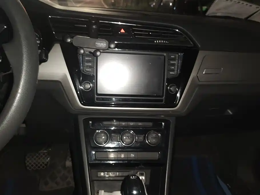 Volkswagen Touran 2018 — фото 13