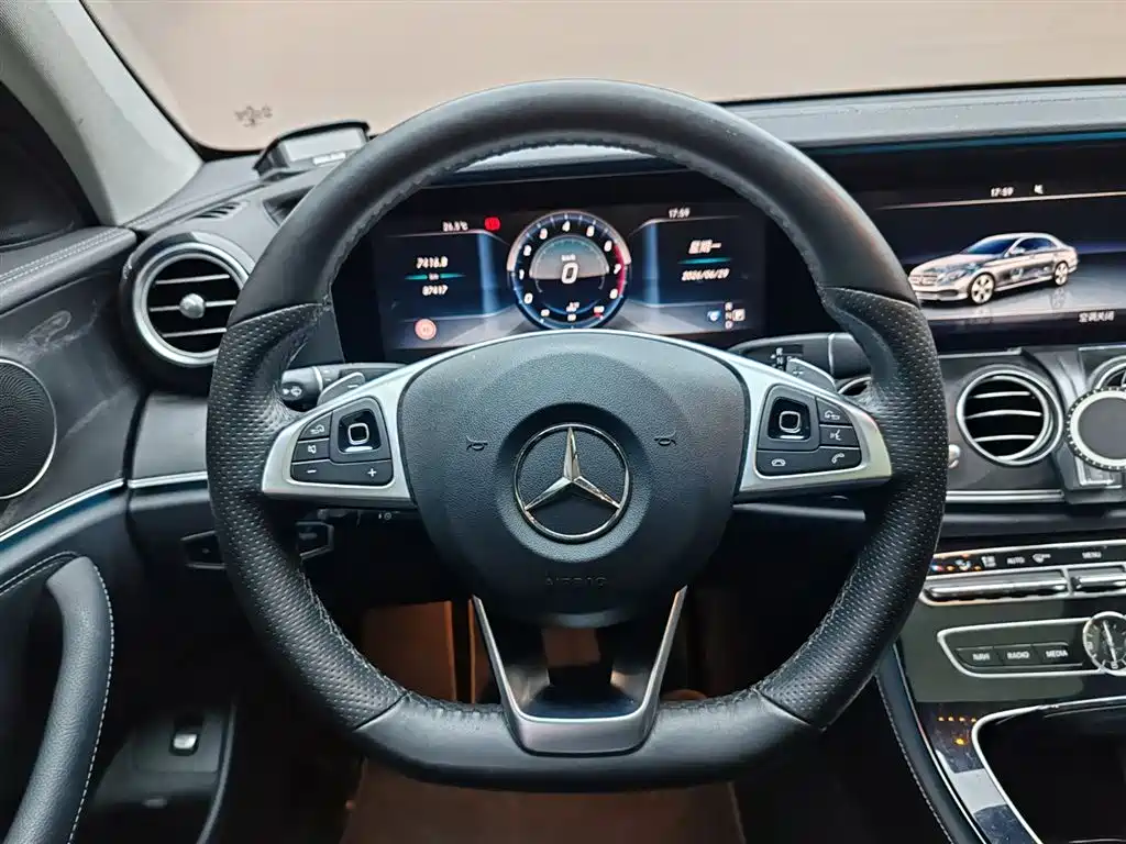 Mercedes-Benz E-Class 2016 — фото 18