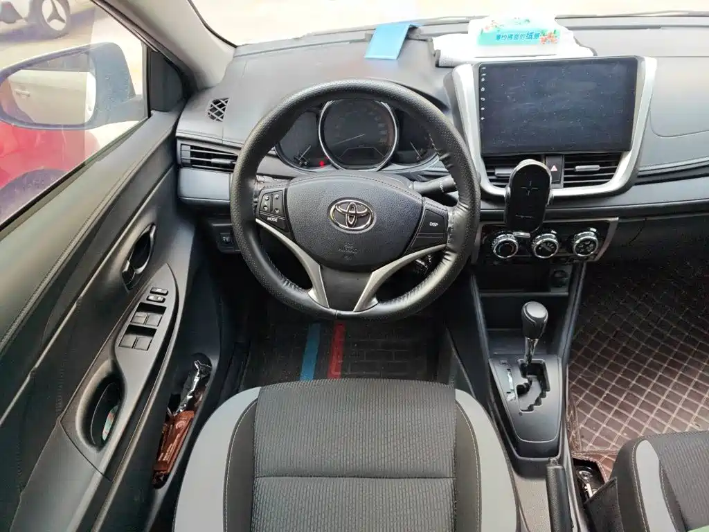 Toyota Yaris L 2022 — фото 3